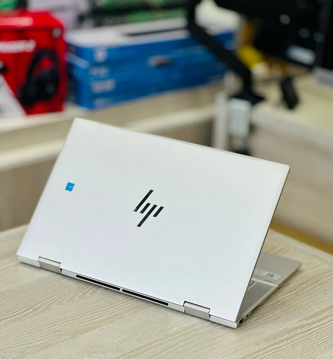 HP Envy Laptop 15-ES0003CA Core I7 1165G7 / SSD 1TB / 16 GB /WIN / 15.6" FHD IPS Touch